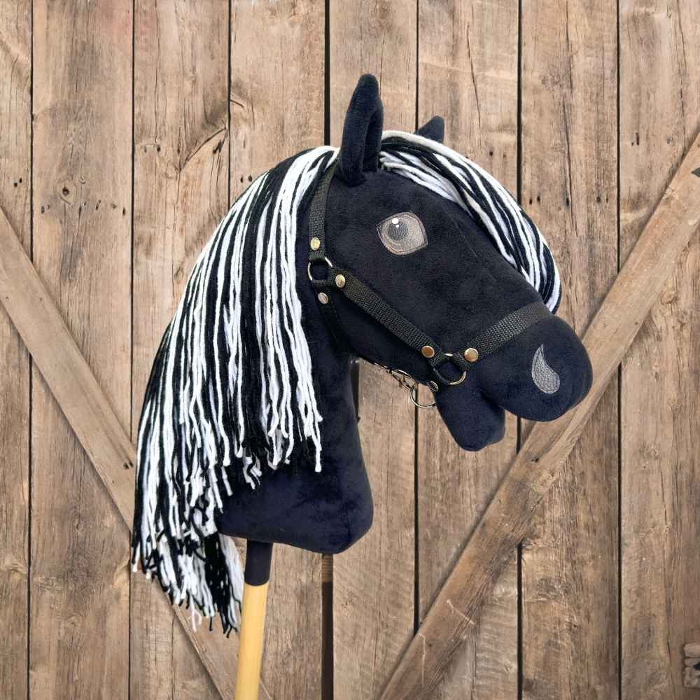 hobbyhorse_cerny_s_ohlavkou_cherry.jpg